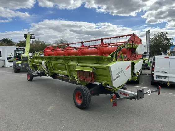 CLAAS Trion 750 - Photo 15