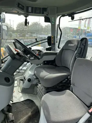 CLAAS AXION 920 CMATIC - Photo 11