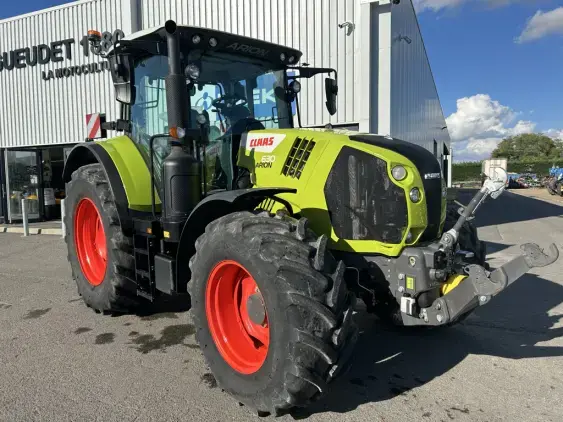 CLAAS ARION 630 - Photo 1