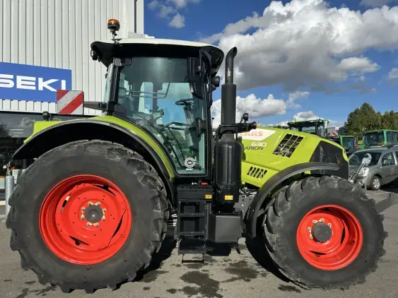 CLAAS ARION 630 - Photo 9