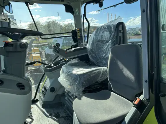 CLAAS ARION 630 - Photo 10