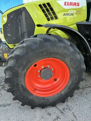 CLAAS Arion 610  - Photo 10