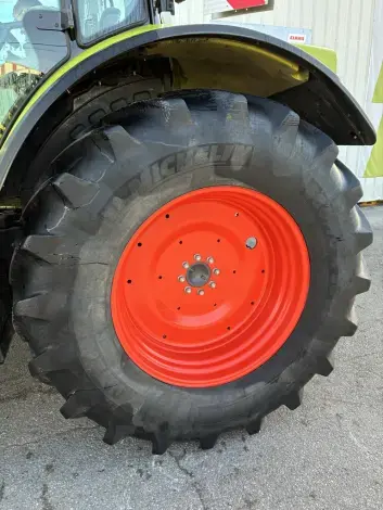 CLAAS Arion 610  - Photo 11