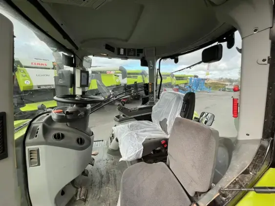 CLAAS AXION 830 - Photo 13