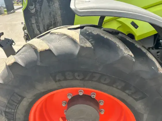 CLAAS ARION 620 - Photo 10