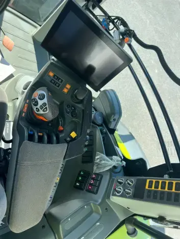 CLAAS Axion 850 cmatic - Photo 17