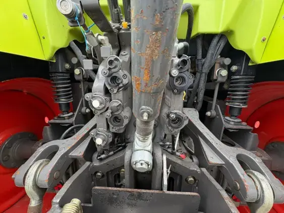 CLAAS ARION 630 CIS  - Photo 17
