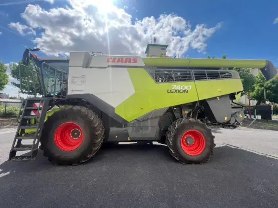 CLAAS Lexion 7400 - Photo 4