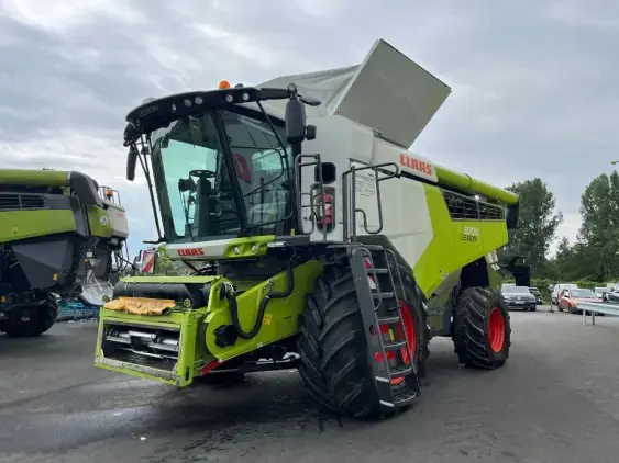 CLAAS Lexion 8700  - Photo 3