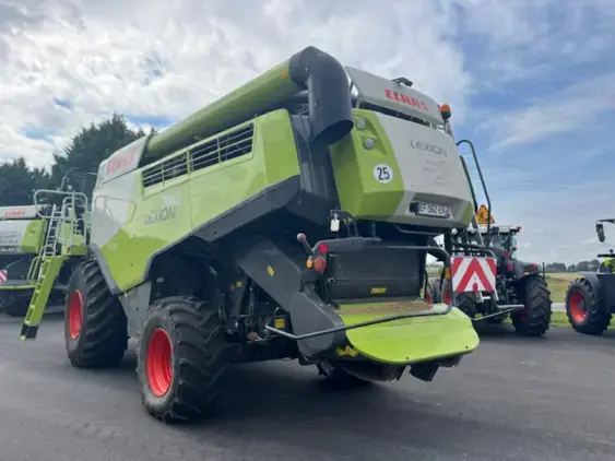 CLAAS LEXION 740 - Photo 5