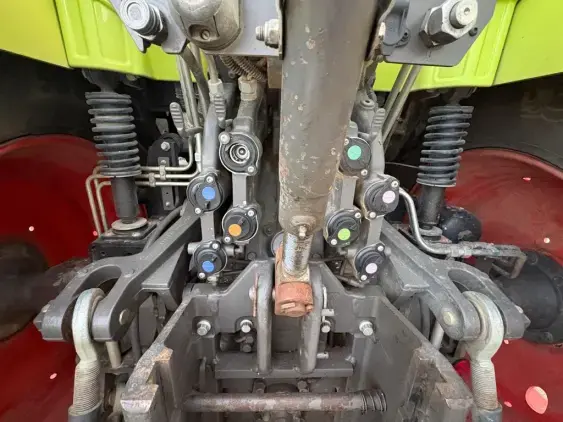 CLAAS ARION 620 - Photo 17