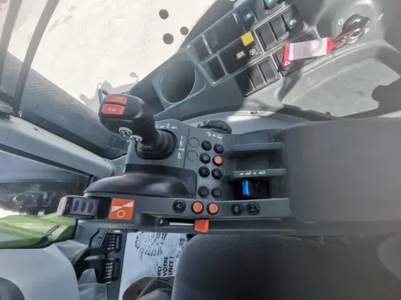 CLAAS AXION 920 CIS+ - Photo 11