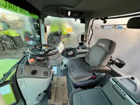 CLAAS AXION TERRA TRAC - Photo 9