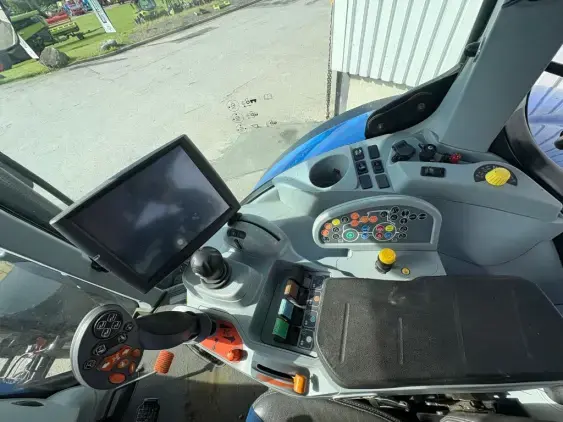 NEW HOLLAND T7.230 - Photo 11