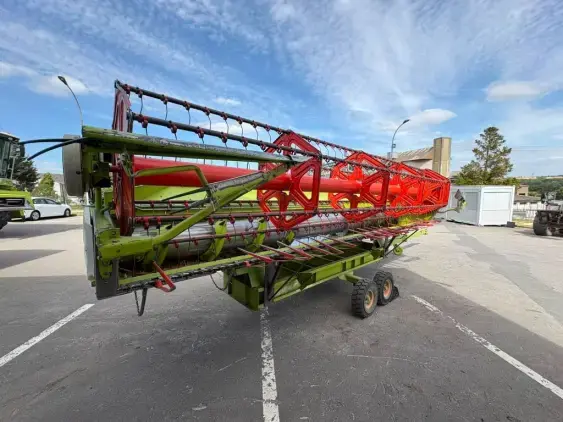 CLAAS LEXION 520 - Photo 18