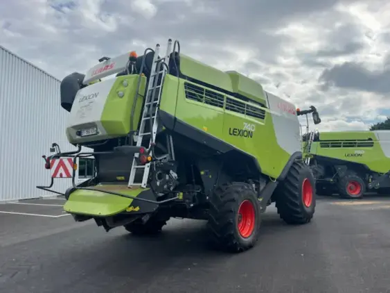 CLAAS LEXION 740 - Photo 7