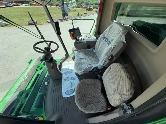 JOHN DEERE T660i - Photo 10