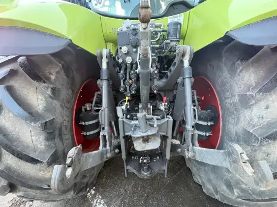 CLAAS AXION 800 - Photo 15