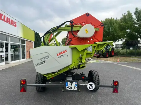 CLAAS LEXION 7400 - Photo 21