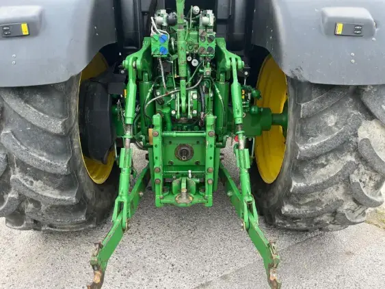 JOHN DEERE 6210R - Photo 10