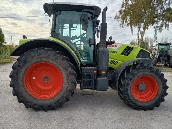 CLAAS ARION 610 - Photo 8
