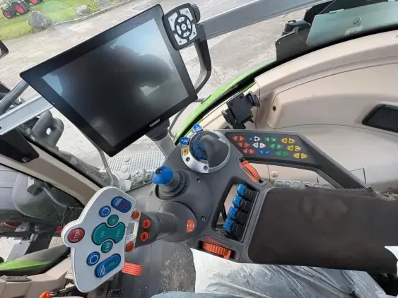 FENDT 824 VARIO PROFI + - Photo 14