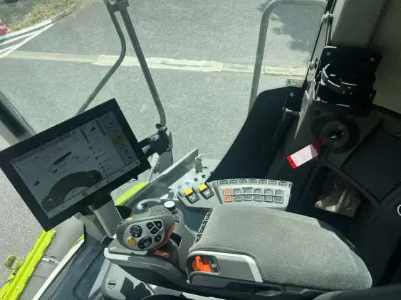 CLAAS Lexion 7400 - Photo 13