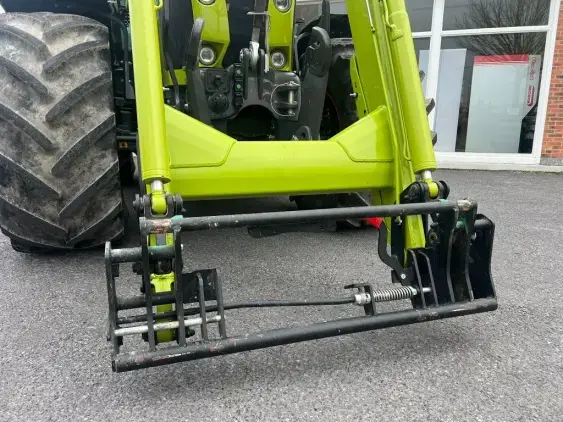 CLAAS ARION 660 - Photo 18