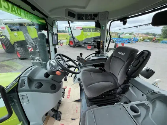 CLAAS ARION 650 CIS+ - Photo 13
