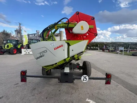 CLAAS TRION 730 - Photo 26