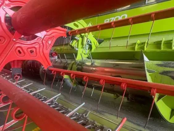 CLAAS LEXION 8700 TT - Photo 2