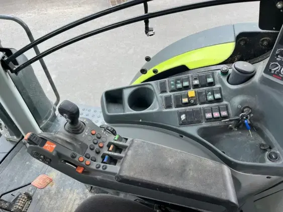 CLAAS ARION 650 CIS+ - Photo 9