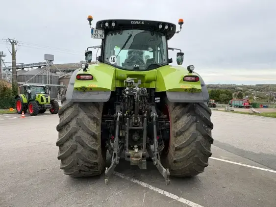 CLAAS AXION 920 - Photo 6