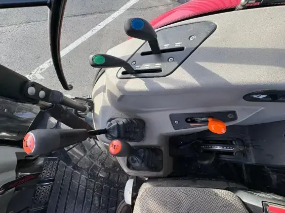 CASE IH FARMALL 65A - Photo 11