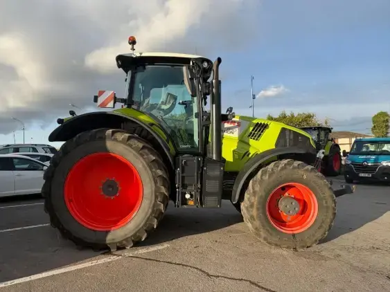CLAAS AXION 830 CMATIC - Photo 8
