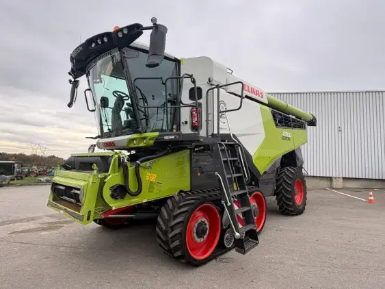 CLAAS LEXION 8700 TT - Photo 3