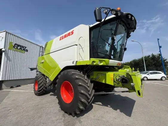 CLAAS TUCANO 420 - Photo 1
