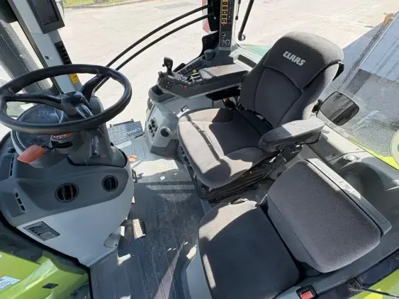 CLAAS AXION 810 - Photo 11