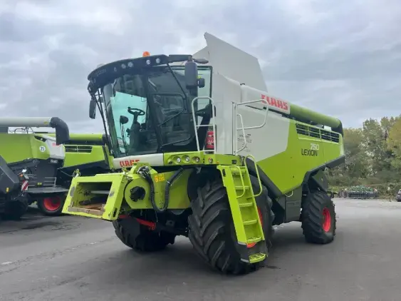 CLAAS LEXION 750 - Photo 3