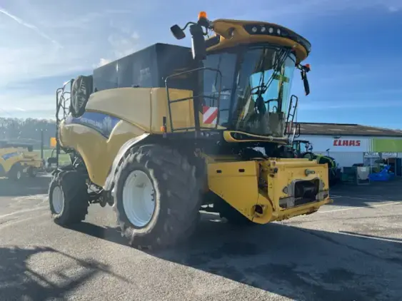 NEW HOLLAND CR 8.80 - Photo 1
