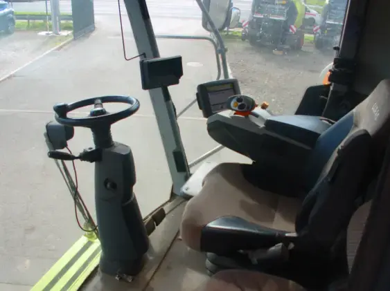 CLAAS LEXION 670 - Photo 9