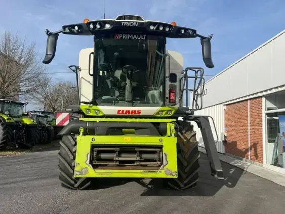 CLAAS TRION 750 - Photo 3