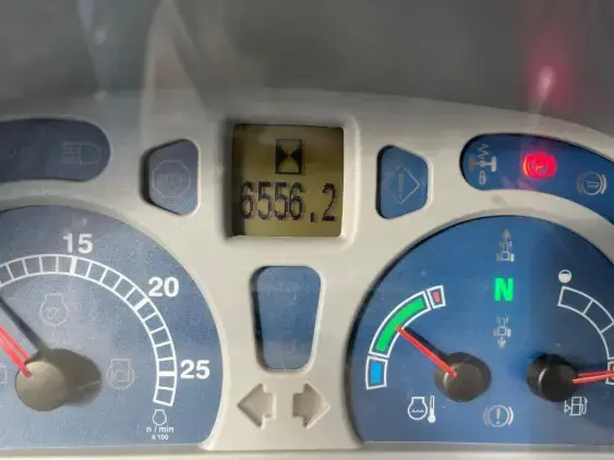 NEW HOLLAND T7.210 - Photo 15