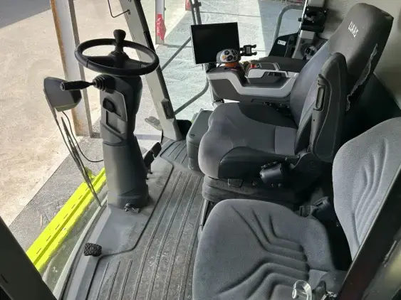 CLAAS Lexion 5300 - Photo 12