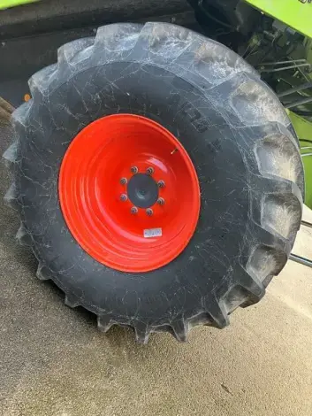 CLAAS TUCANO 320 - Photo 6