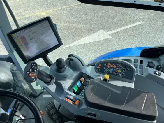 NEW HOLLAND T7.230 - Photo 14