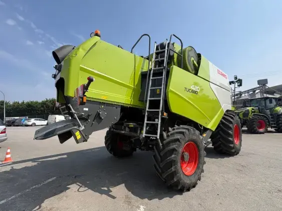 CLAAS TUCANO 420 - Photo 7