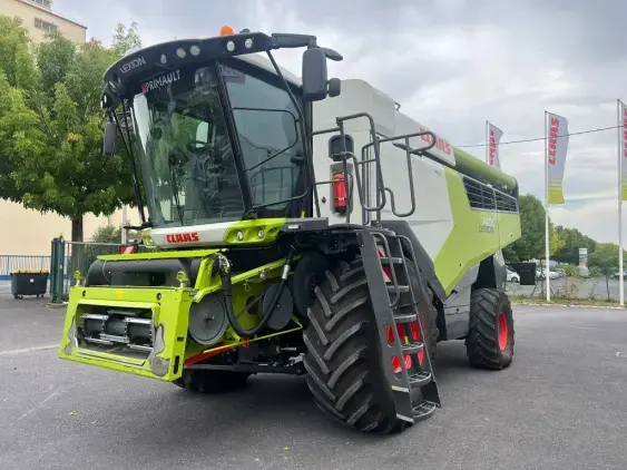CLAAS LEXION 7400 - Photo 3