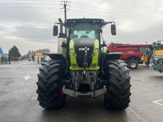 CLAAS AXION 920 CMATIC  - Photo 2