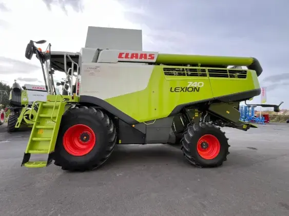 CLAAS LEXION 740 - Photo 4